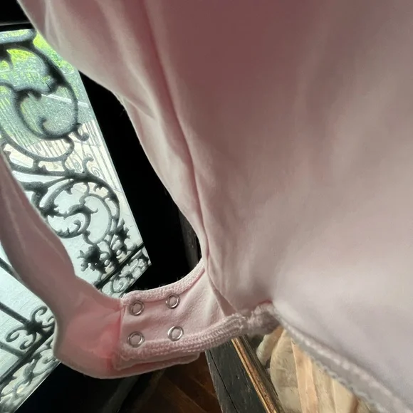 Pale Pink Textured Bodysuit Dynamite Top NWT Decorative Crystal Bows Size Large - Picture 4 of 7